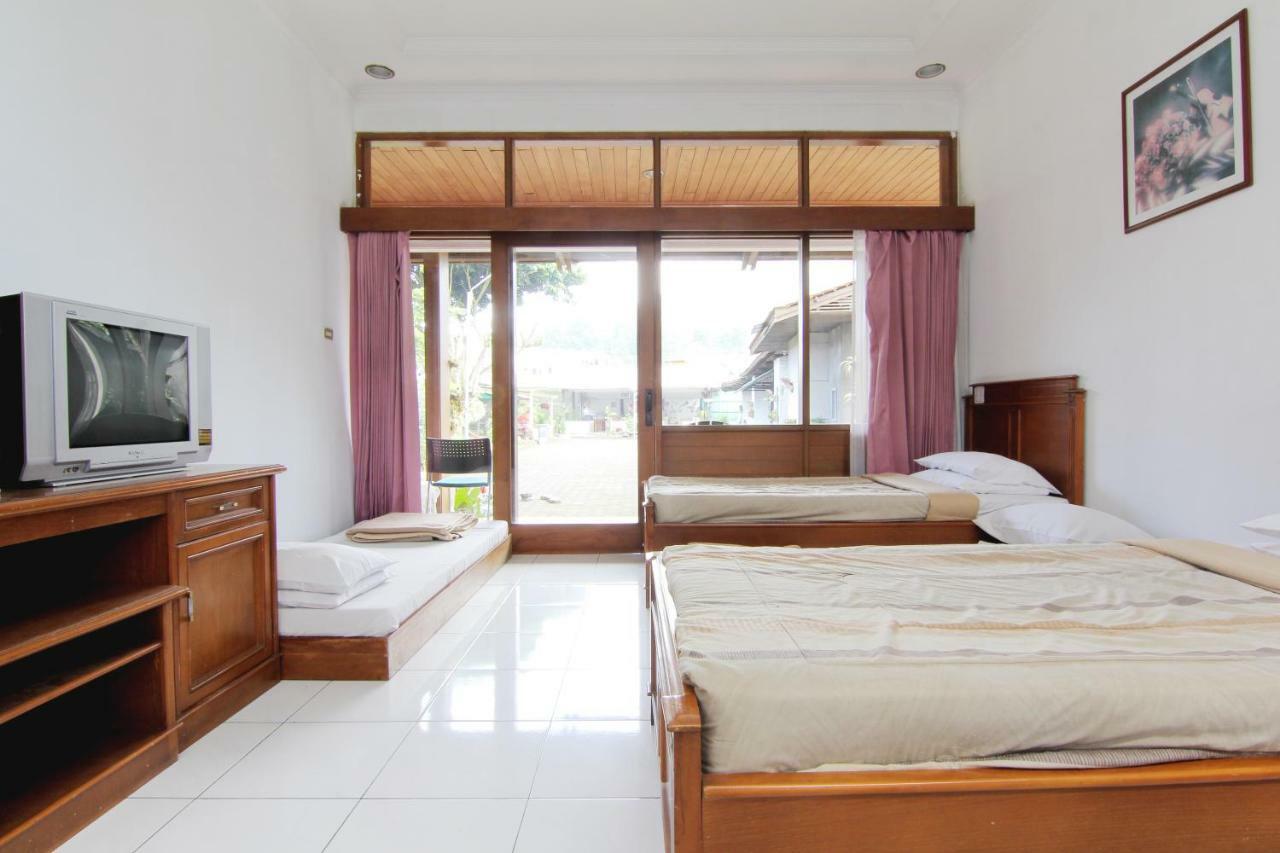 Villa Enggal Lembang Exterior foto